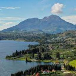 Menelisik Pesona Alahan Panjang: Swiss Van Indonesia