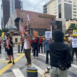 Bebaskan 11 Warga Maba Sangaji: Penjaga Hutan Bukan Preman!