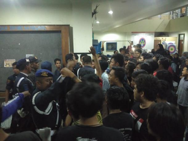 Kunjungan Satpam ke Gedung PKM UNP Berakhir Ricuh