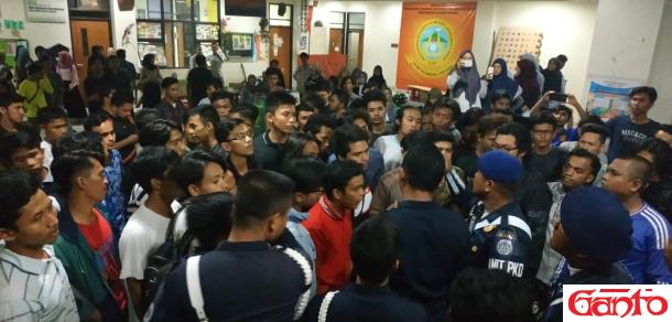 Oknum Tanpa Seragam Ikut Kunjungi Gedung PKM UNP