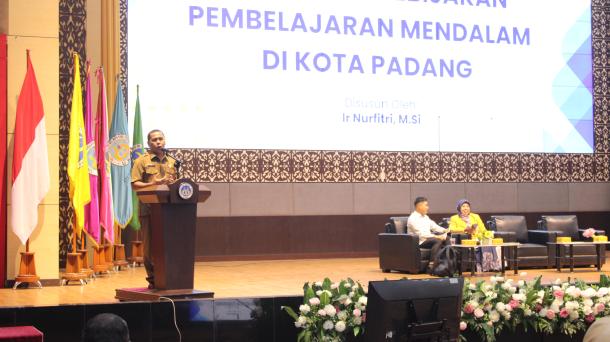 Kepala Disdik Kota Padang Tuntut Mahasiswa PLK UNP Terapkan Pembelajaran Bermakna