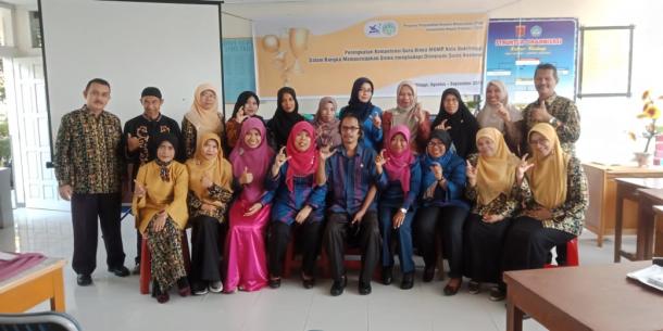 Pengabdian Masyarakat: Bekali Guru Latih Siswa OSN