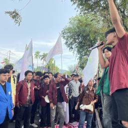 Buruh Kritik Kenaikan UMP dan Kebijakan Pro-Investor dalam Aksi "Sumbar Melawan"