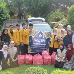 MA Muhammadiyah Gunung Meriah Bagikan Takjil Gratis di Beberapa Desa