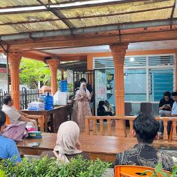AJI Padang Selenggarakan Nobar dan Diskusi PHK Pekerja CNN Indonesia