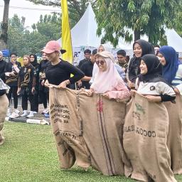 Lomba Permainan Rakyat Meriahkan Dies Natalis ke-72 UNP