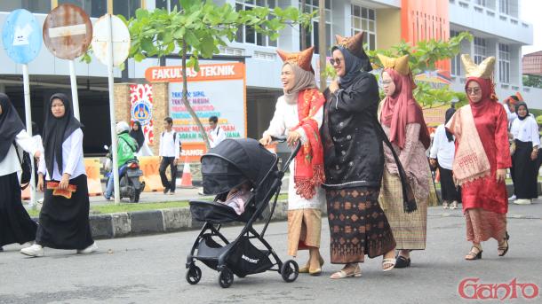 UNP Meraih Rekor MURI, 17.319 Civitas Akademika Basongket